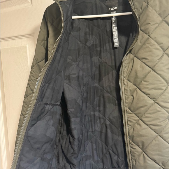 Vuori Sage Quilted Jacket - Picture 4 of 4